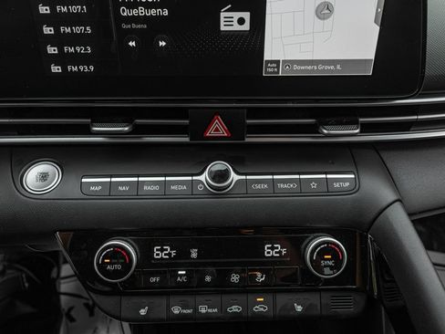 Used 2024 Hyundai Elantra Limited FWD image 19
