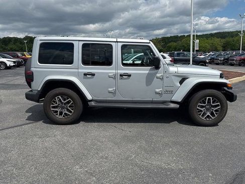 Certified 2024 Jeep Wrangler Unlimited Sahara w/ Technology Group AWD/4WD image 9