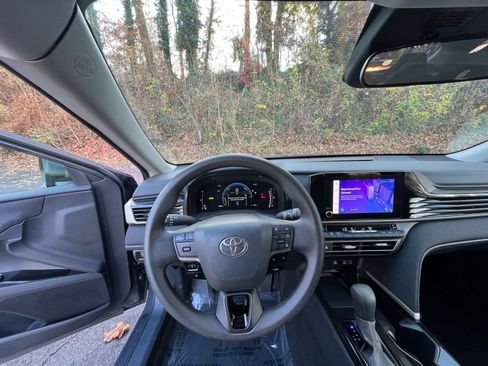 Used 2025 Toyota Camry LE image 30