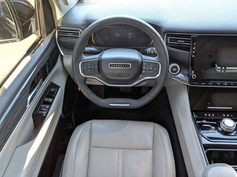 Used 2022 Jeep Wagoneer Series II w/ Premium Group I AWD/4WD image 31