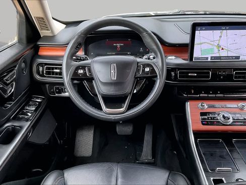 Used 2024 Lincoln Aviator Reserve AWD/4WD image 13