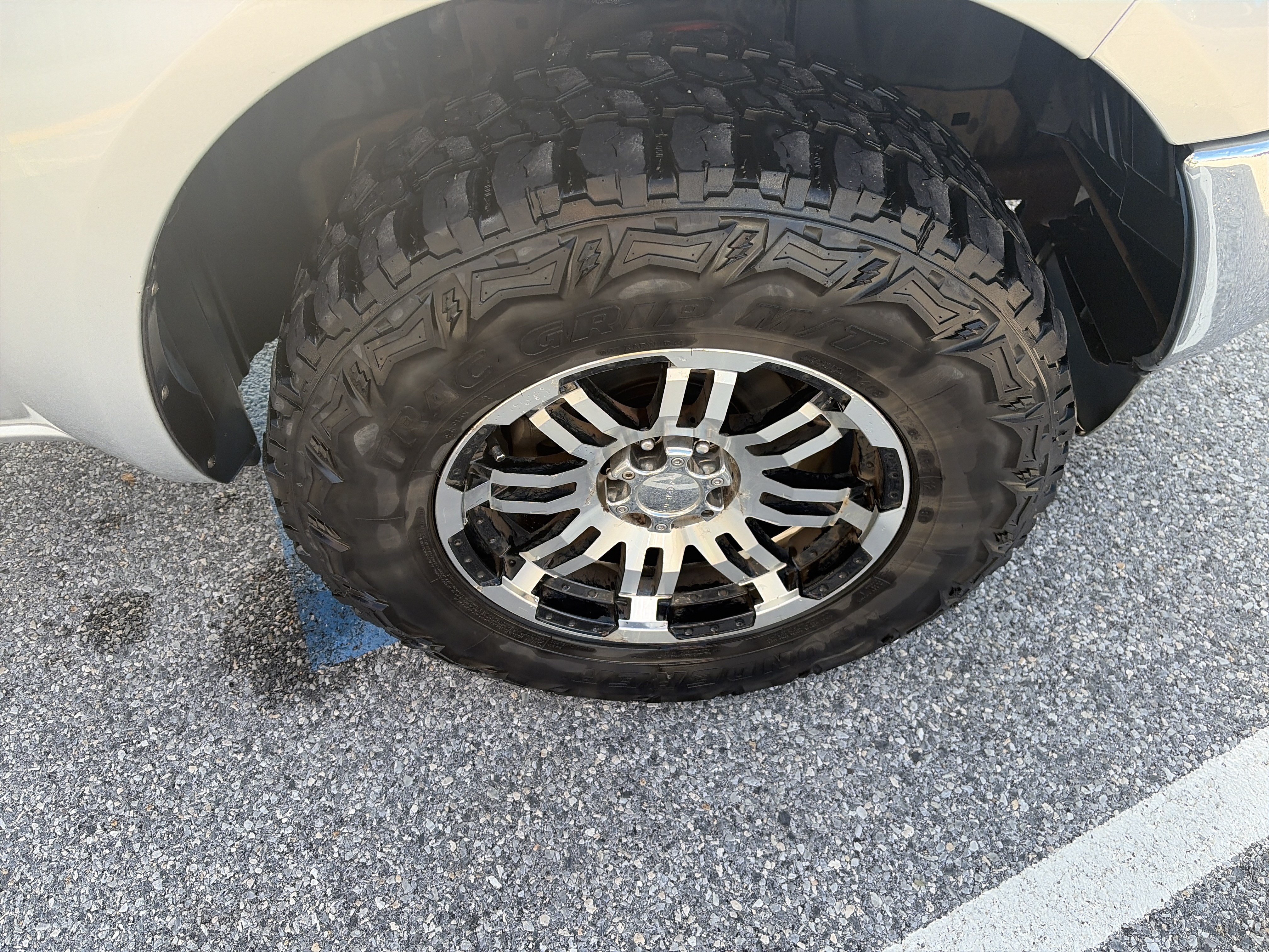 Used 2007 Nissan Frontier SE w/ SE Value Truck Pkg AWD/4WD image 12