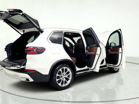Used 2024 BMW X5 sDrive40i w/ Premium Package RWD image 18
