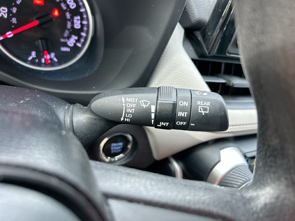 Used 2021 Toyota RAV4 XLE w/ Convenience Package FWD image 20