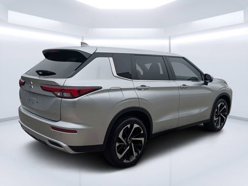 Used 2024 Mitsubishi Outlander SE FWD image 3