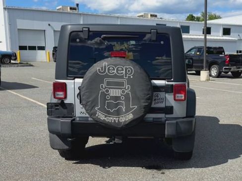 Used 2017 Jeep Wrangler Sport AWD/4WD image 4