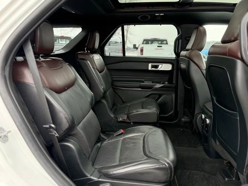 Used 2020 Ford Explorer Platinum w/ Premium Technology Package image 17