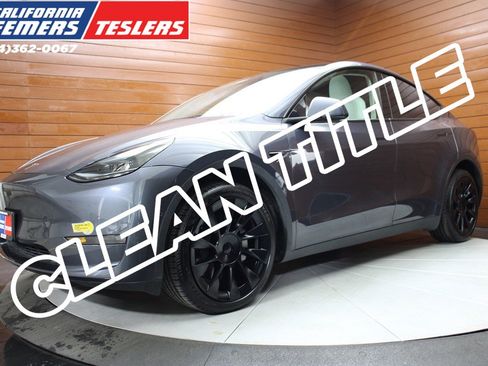 Used 2022 Tesla Model Y Long Range AWD/4WD image 1