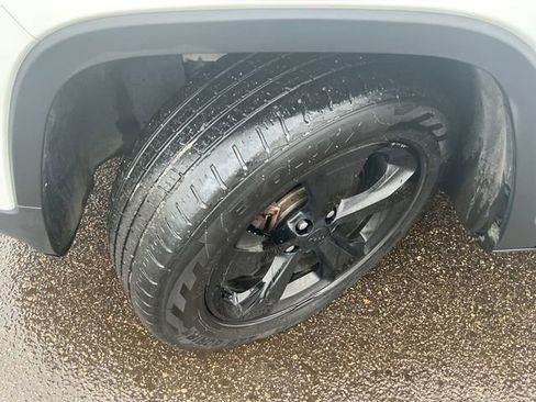 Used 2016 Jeep Cherokee Latitude w/ Cold Weather Group image 16