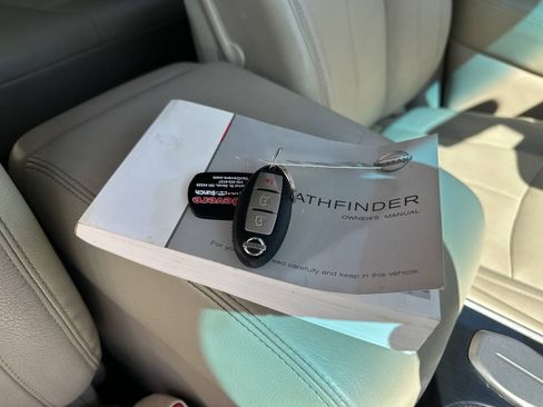 Used 2015 Nissan Pathfinder S FWD image 32