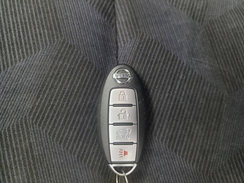 Used 2015 Nissan Rogue SV w/ SV Premium Package image 32