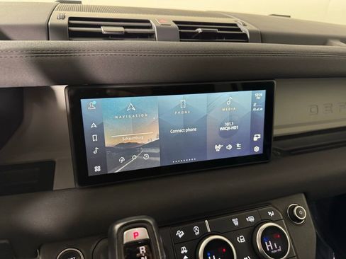 Used 2023 Land Rover Defender 110 S image 23