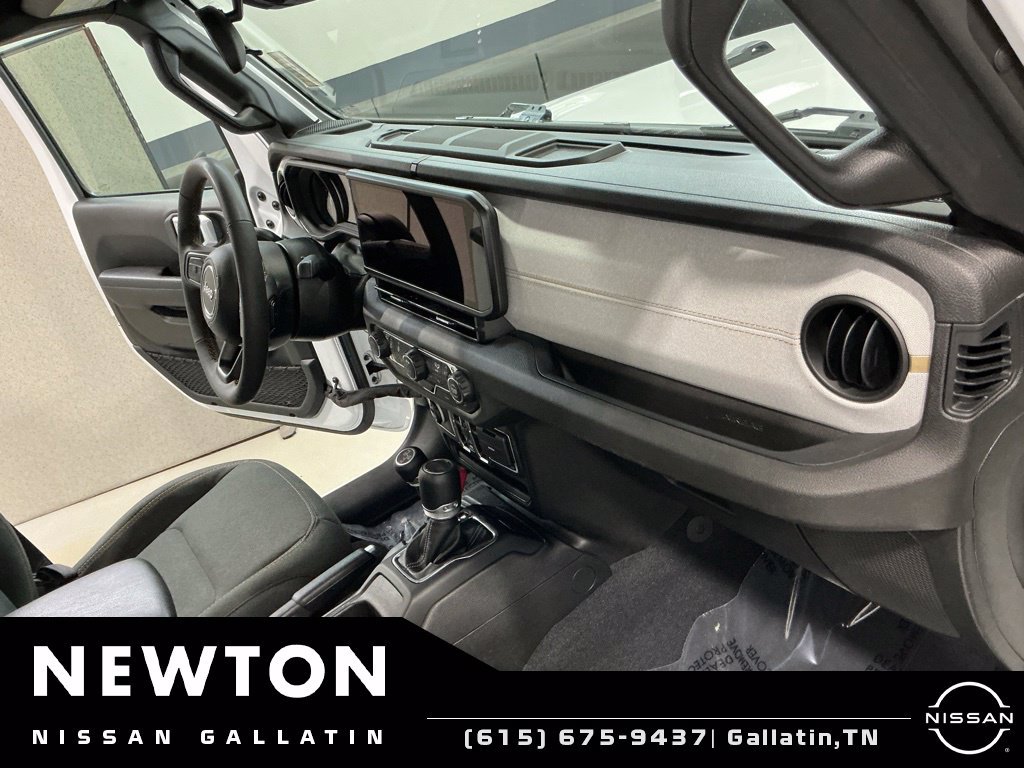 Used 2024 Jeep Wrangler Unlimited w/ Convenience Group AWD/4WD image 15