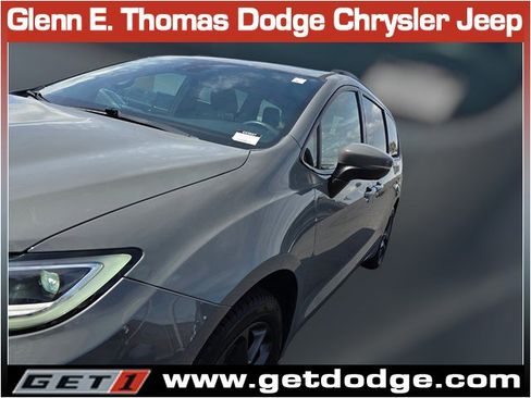 Certified 2023 Chrysler Pacifica Touring-L w/ S Appearance Package AWD/4WD image 6