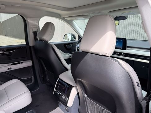 New 2026 Lincoln Aviator AWD image 22