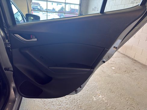 Used 2016 MAZDA MAZDA3 i Touring w/ Popular Equipment Package FWD image 25