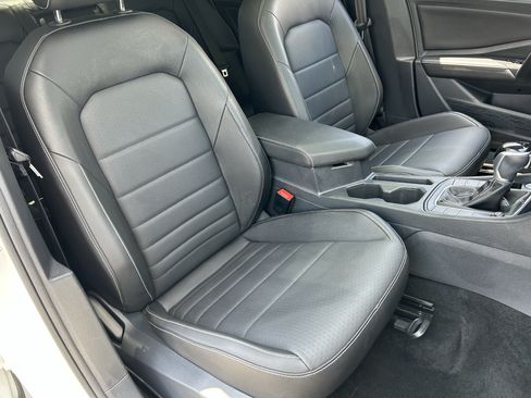 Used 2024 Volkswagen Jetta SE FWD image 8