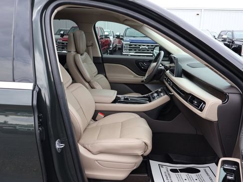 Used 2023 Lincoln Aviator Reserve w/ Equipment Group 201A AWD/4WD image 28