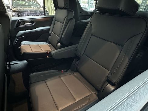 New 2026 GMC Yukon Denali w/ LPO, Floor Liner Package image 11