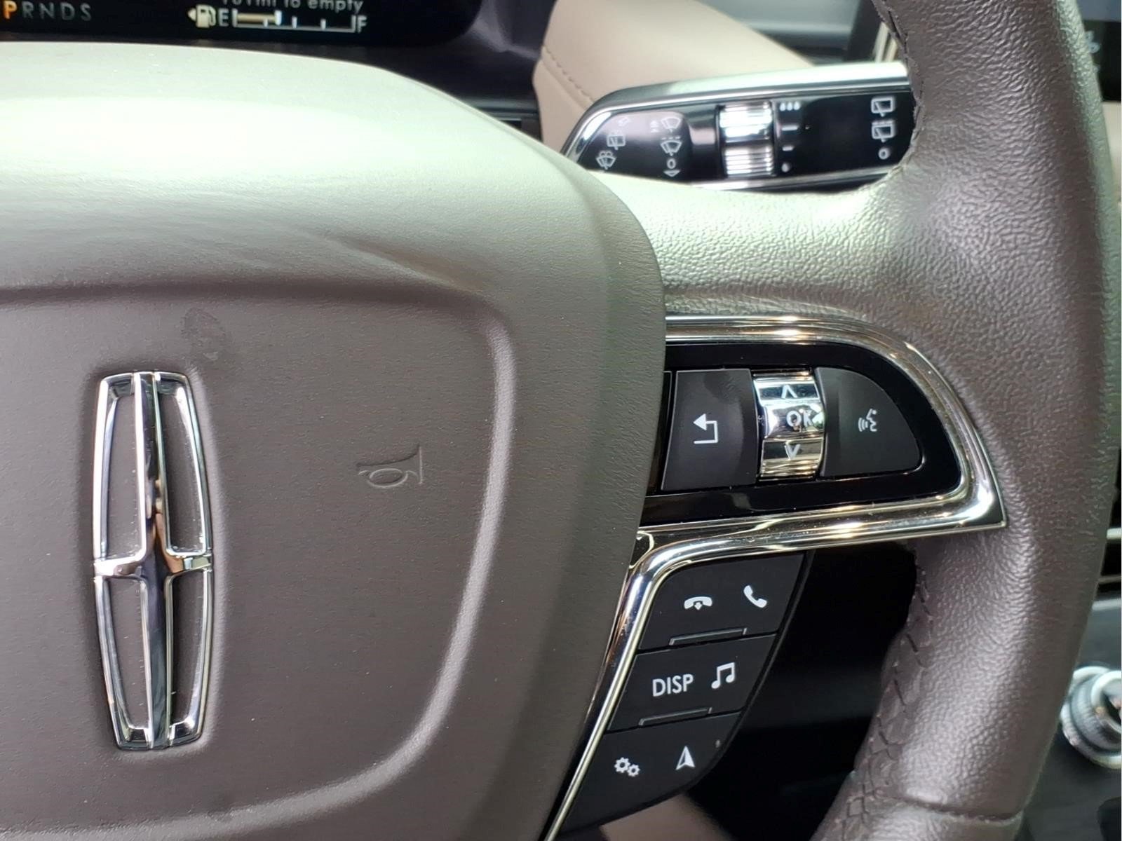Used 2023 Lincoln Nautilus FWD w/ Premium Package image 21