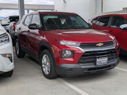 Used 2021 Chevrolet TrailBlazer LS FWD image 2