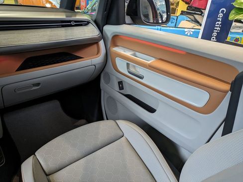 New 2025 Volkswagen ID. Buzz 1st Edition image 15