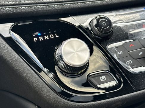 New 2027 Chrysler Pacifica Limited AWD/4WD image 22