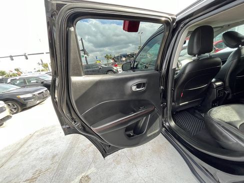 Used 2019 Jeep Compass Trailhawk w/ Cold Weather Group AWD/4WD image 9
