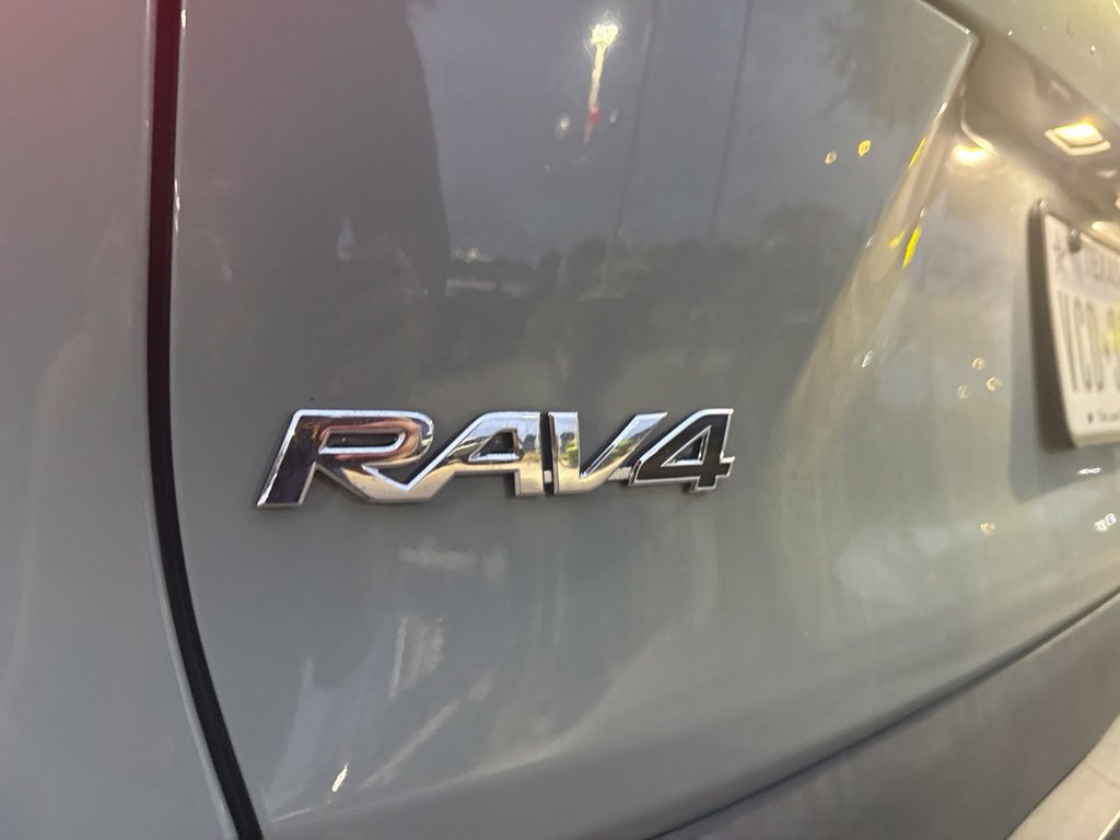 Used 2021 Toyota RAV4 XLE FWD image 11