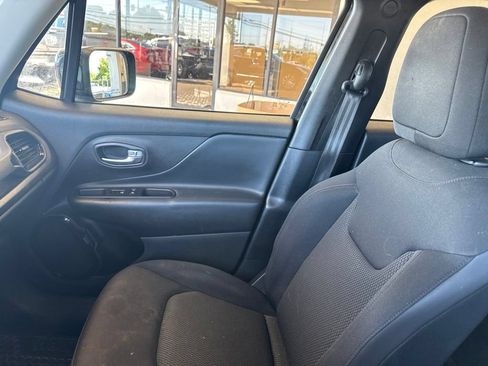 Used 2019 Jeep Renegade Altitude w/ Quick Order Package 2XM AWD/4WD image 27