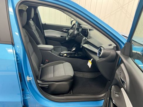 Used 2025 Chevrolet Trax LT w/ Driver Confidence Package FWD image 21
