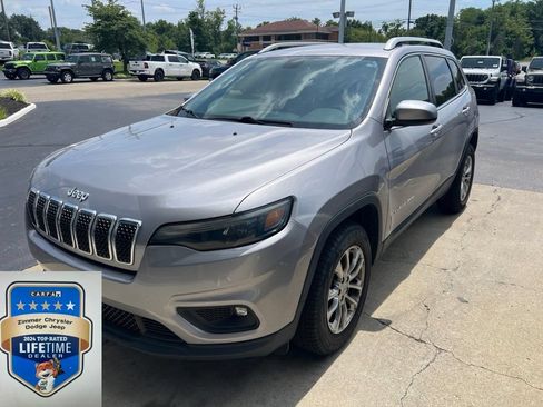 Used 2019 Jeep Cherokee Latitude Plus w/ Cold Weather Group AWD/4WD image 1