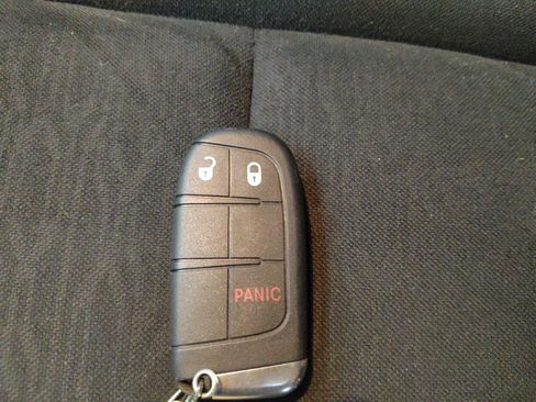 Used 2022 Dodge Durango SXT image 32