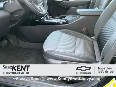 Certified 2025 Chevrolet Trax LT w/ LT Convenience Package image 19