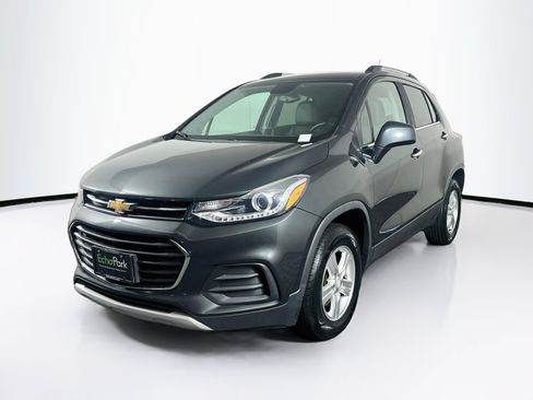 Used 2018 Chevrolet Trax LT w/ LT Convenience Package AWD/4WD image 3