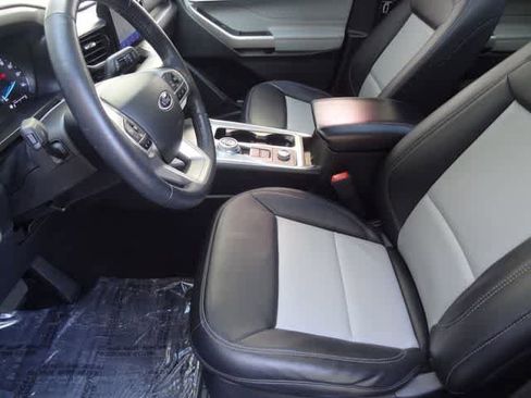 Used 2023 Ford Explorer XLT w/ Equipment Group 202A image 6