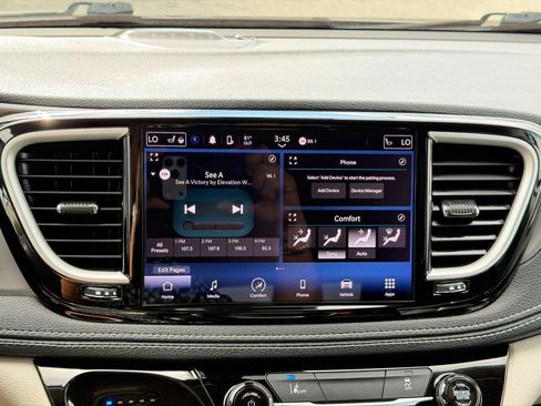 Used 2022 Chrysler Pacifica Touring-L FWD image 22