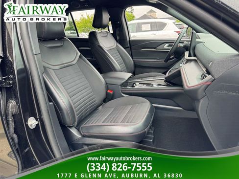 Used 2025 Ford Explorer ST-Line w/ ST-Line Street Pack AWD/4WD image 12