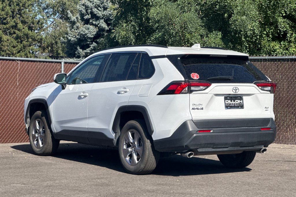 Used 2025 Toyota RAV4 XLE AWD/4WD image 5