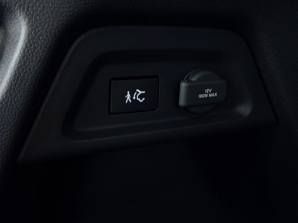 New 2026 Honda Pilot Touring image 13