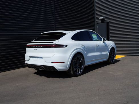 New 2025 Porsche Cayenne Turbo image 9