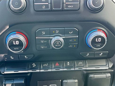 Used 2022 Chevrolet Silverado 1500 LT Trail Boss w/ Convenience Package II image 16