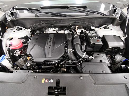 Used 2025 Hyundai Santa Fe Limited AWD/4WD image 11