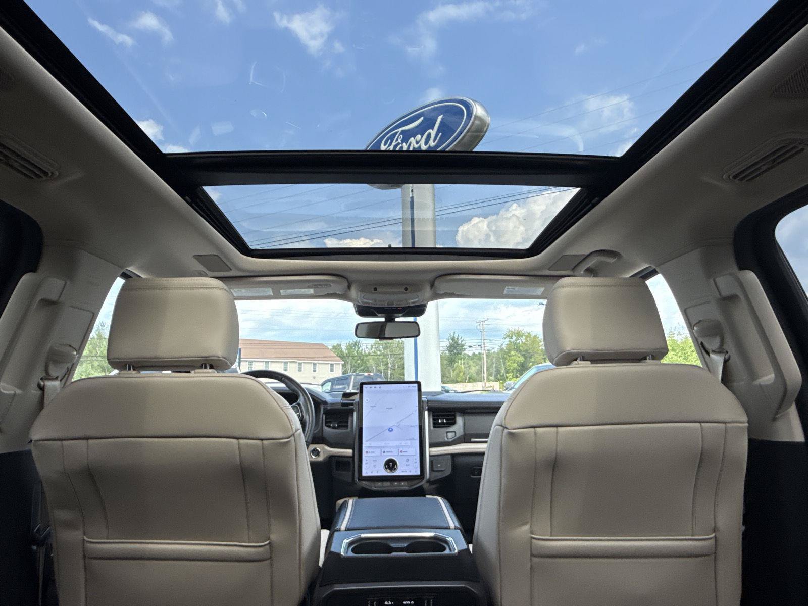 Used 2024 Ford Expedition Platinum AWD/4WD image 29