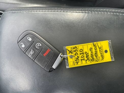 Used 2020 Jeep Grand Cherokee Overland AWD/4WD image 32