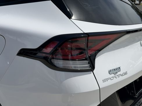Certified 2023 Kia Sportage SX FWD image 11