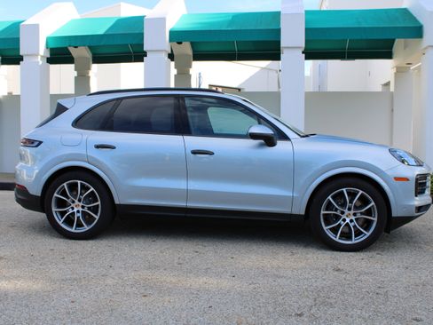 Certified 2025 Porsche Cayenne image 8