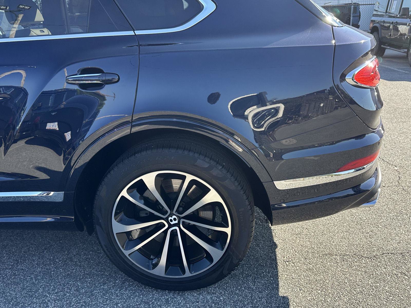 Used 2022 Bentley Bentayga AWD/4WD image 45