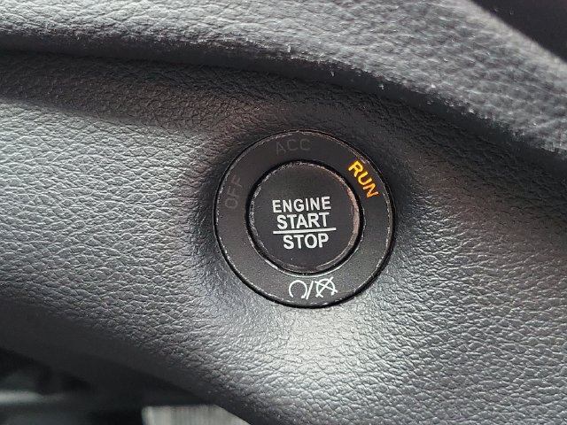 Used 2019 Jeep Cherokee Trailhawk w/ Cold Weather Group AWD/4WD image 17