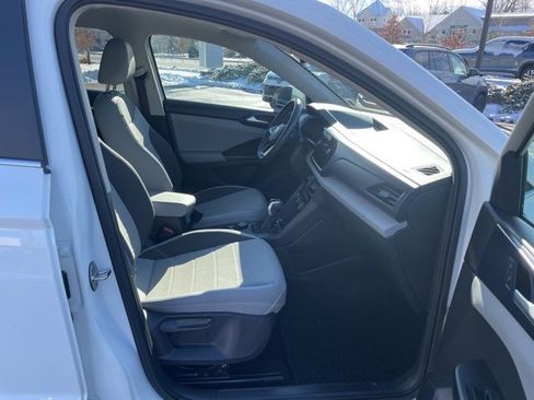 Certified 2023 Volkswagen Taos SE w/ Panoramic Sunroof Package image 11